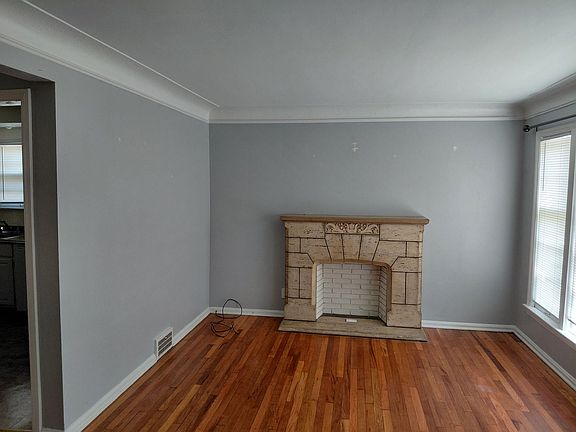 5th image of 3911 Warrendale Rd