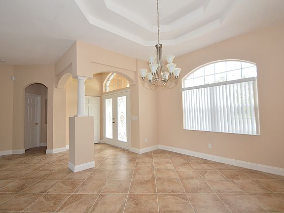 5th image of 74 Burbank Dr