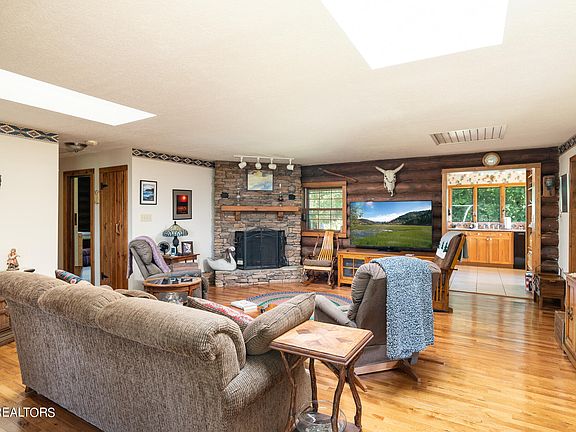 4th image of 1469 Estates Dr