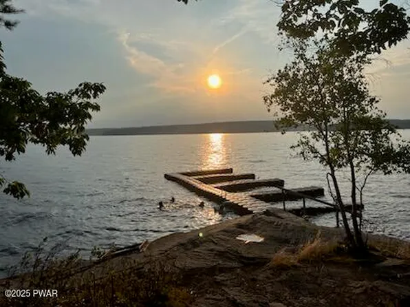 128 Timber Ln, Tafton, PA 18464