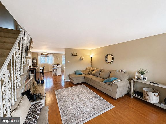 2nd image of 219 Stratford Rd