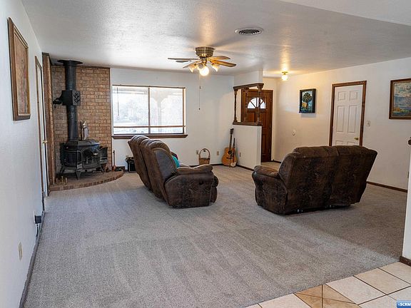 3rd image of 512 E Cain Dr