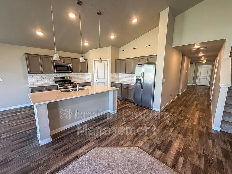 19304 Geneva Way — Photo 4