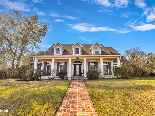 111 Seabrook Dr, Waveland, MS 39576