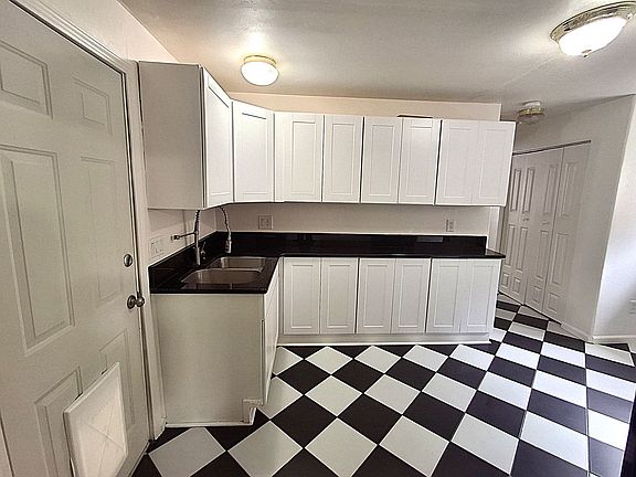 4th image of 1012 Stone Ave
