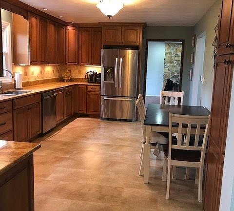 5th image of 822 Donegal Dr E