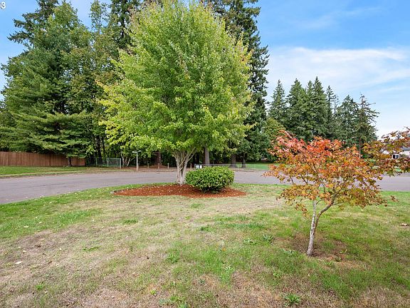 4th image of 807 NE 106th St