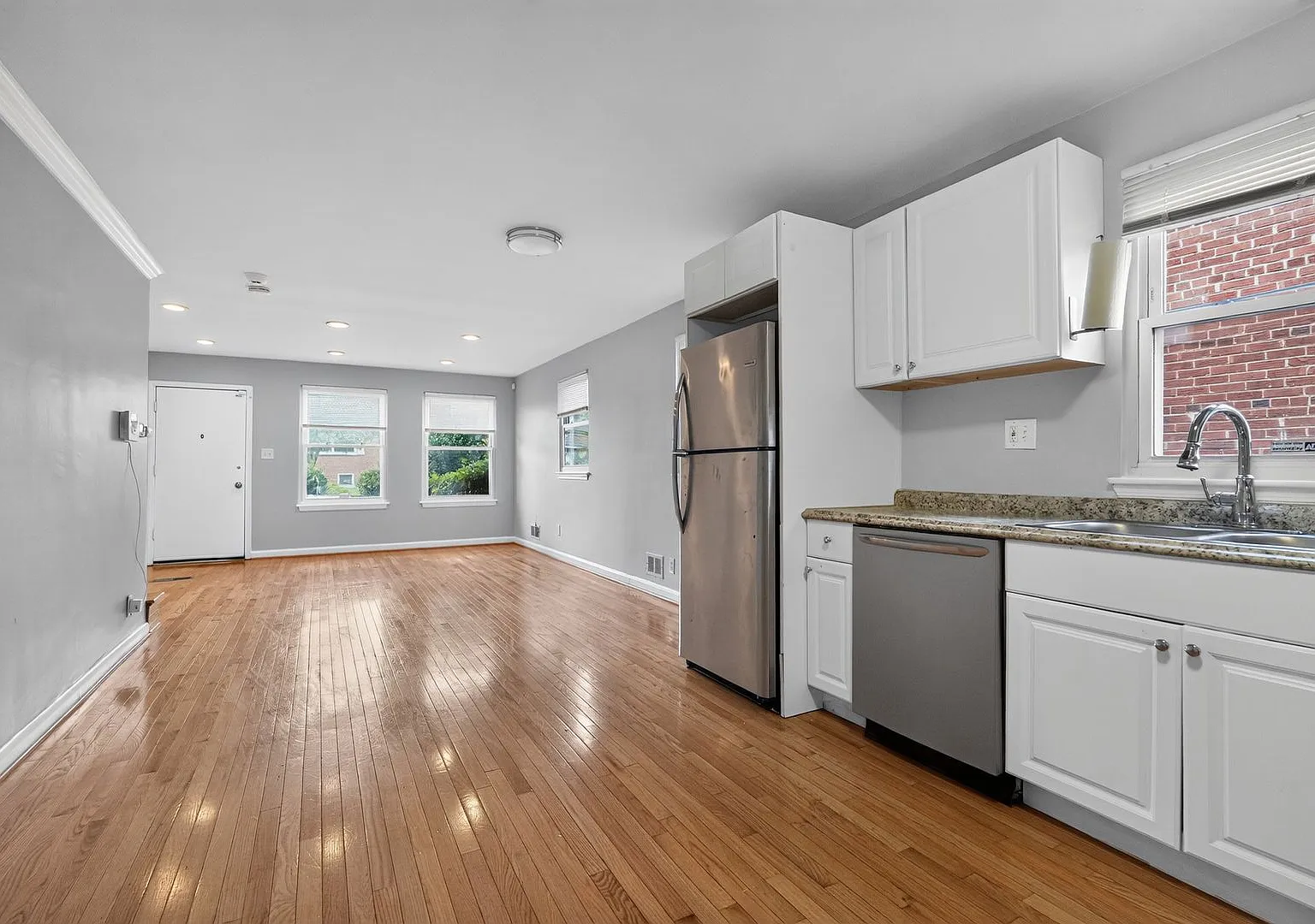 Beautiful 3BR Single-Family Home with Spacious Yard Near Fort Totten — Photo 4