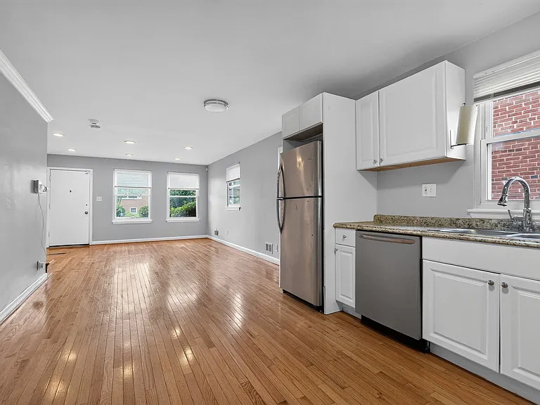 5551 Chillum Pl NE — Photo 4