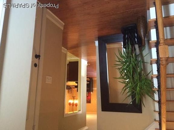 3rd image of 1604 B Brook Hollow Dr
