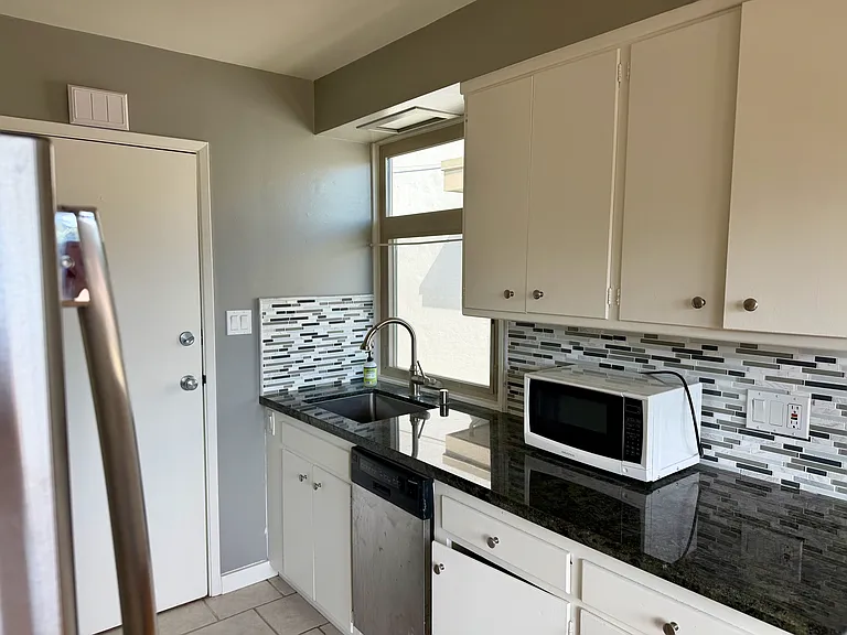 6514 Lucas Ave #B — Photo 8