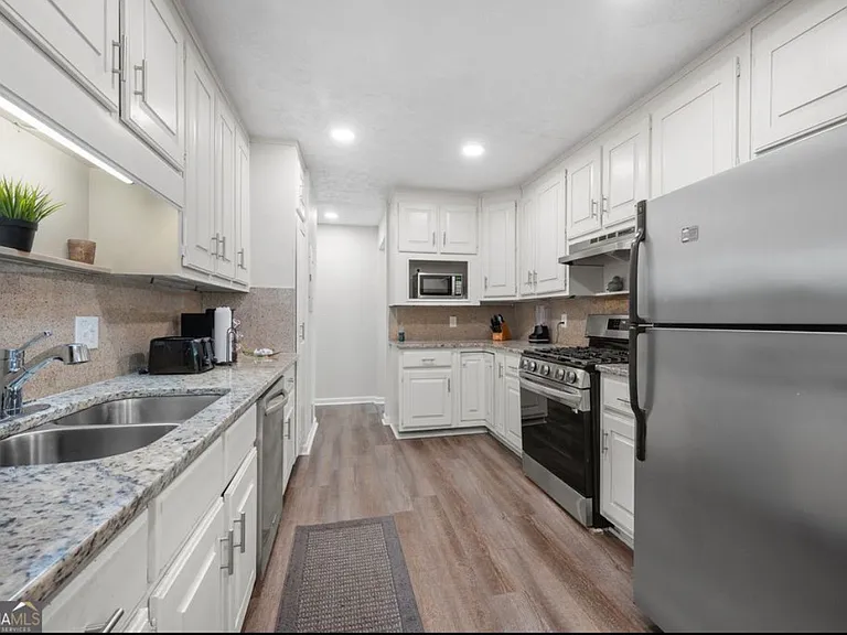 3175 Westwood Dr — Photo 18