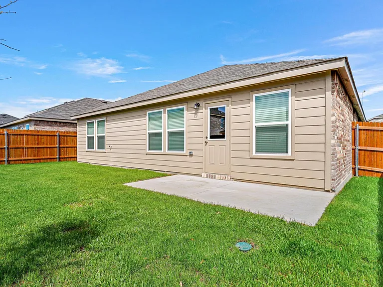 4433 Benham Dr — Photo 15