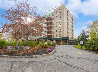 35 Stewart Pl APT 402, Mount Kisco, NY 10549