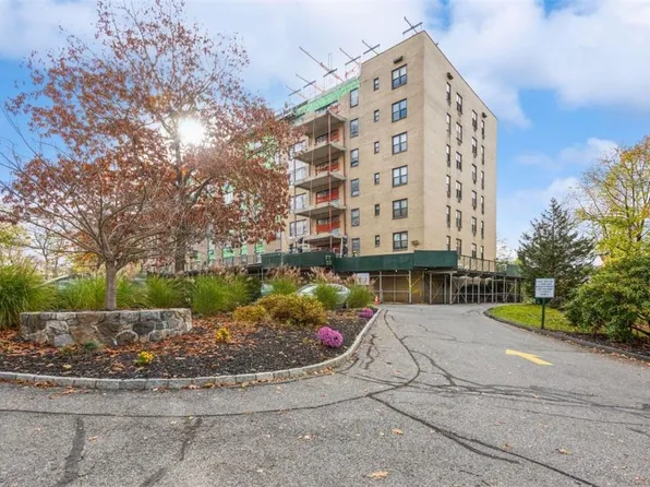 35 Stewart Place #402, Mount Kisco, NY 10549