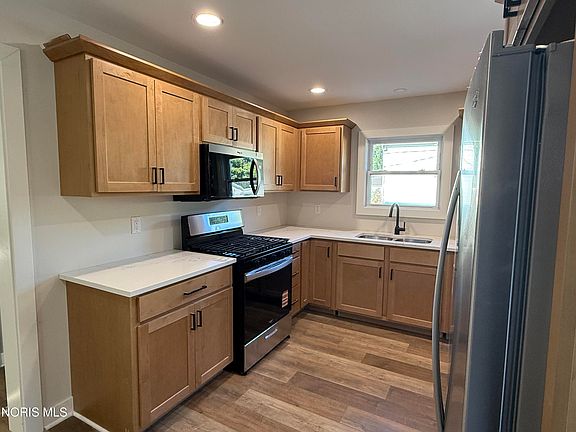 5th image of 412 Rulf St