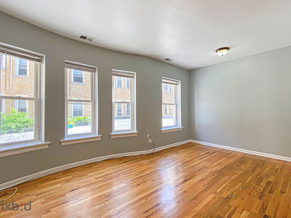 1st image of 4505 N Malden St #4507-3B