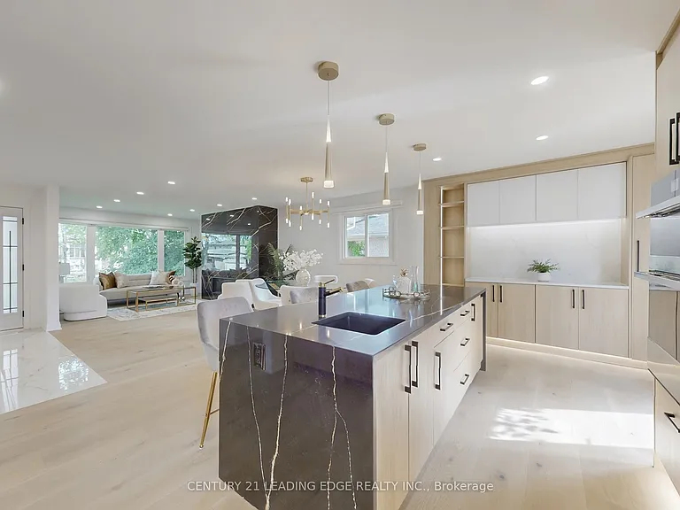 2240 Springfield Ct — Photo 11