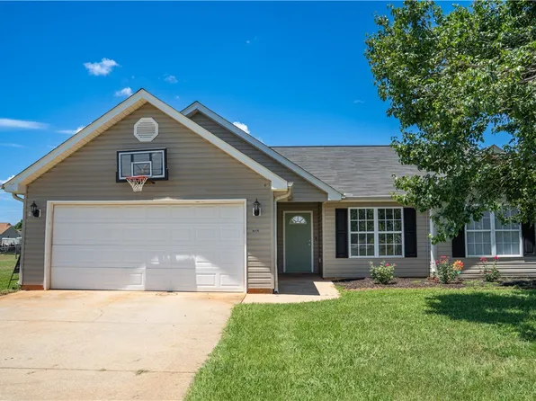 575 Mountain View Rd, Boiling Springs, SC 29316