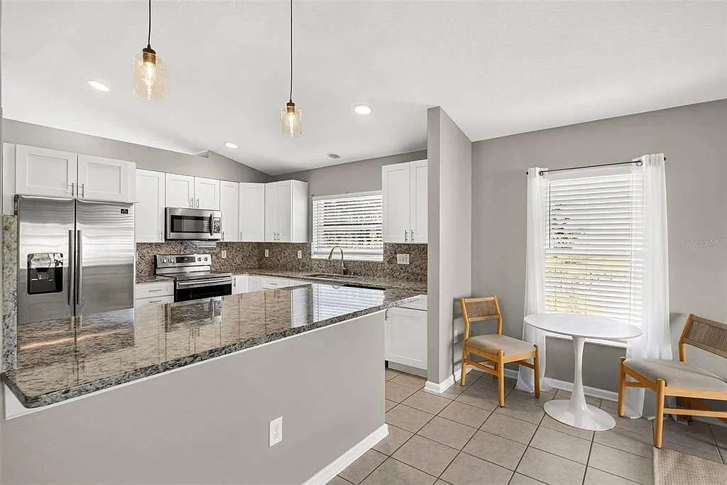 3 bed, 2.0 bath, 1871 sqft, $2,700 — Photo 4