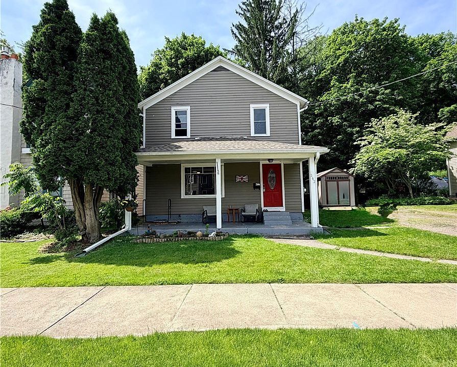 1st image of 262 E 3rd St