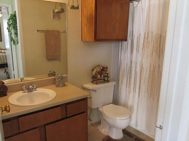 Meridian Apartments — Photo 9