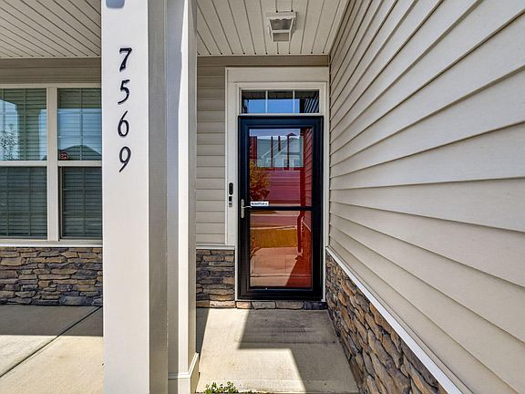 3rd image of 7569 Oakberry Dr