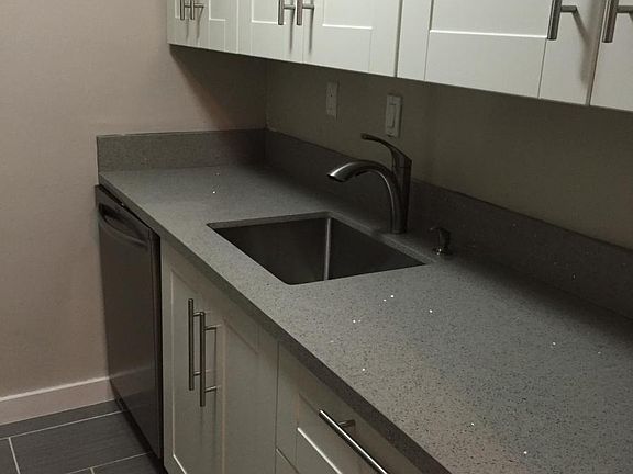 Modern kitchen with Quartz countertops