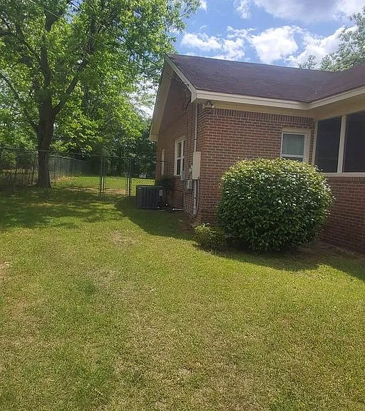 303 Martin Luther King Jr Dr — Photo 13