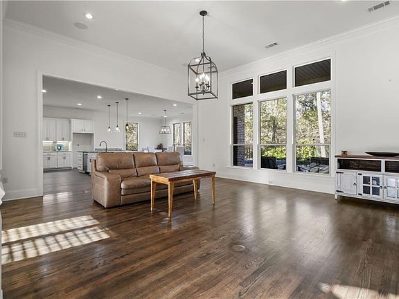4th image of 346 Sandy Brook Cir