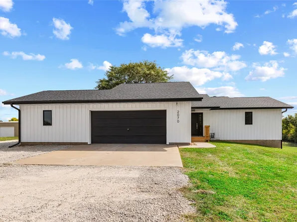 2070 Idaho Dr, Pella, IA 50219