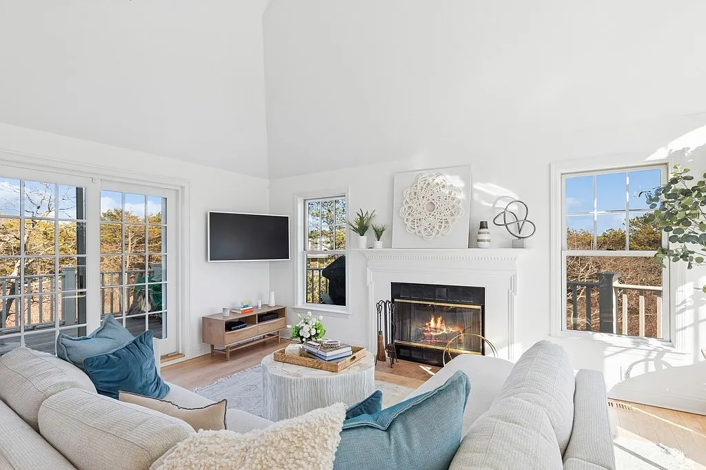 Charming Amagansett Beach House with Private Beach — Photo 3