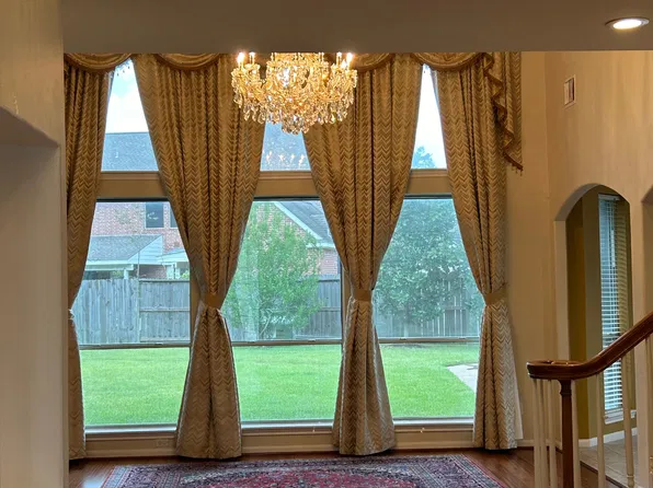 14207 Deep Cove Ln, Sugar Land, TX 77498
