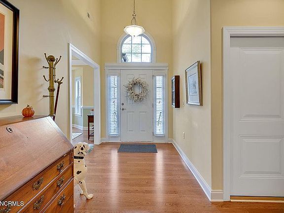 3rd image of 3292 Gardenwood Dr