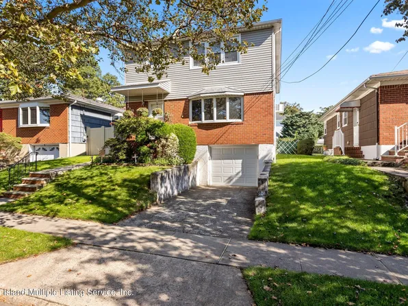 39 Rene Dr, Staten Island, NY 10306