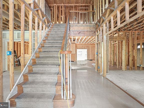 4th image of 41 Twin Creeks Ln
