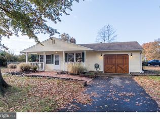 81 Gamewood Rd, Levittown, PA 19057