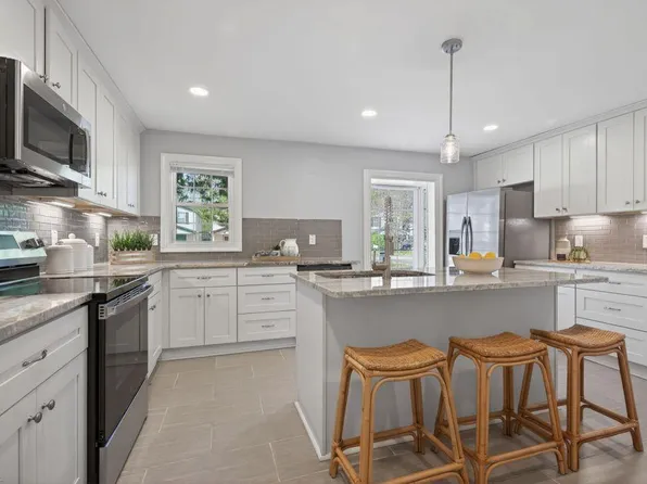 12 Colonial Pl, Newport News, VA 23601