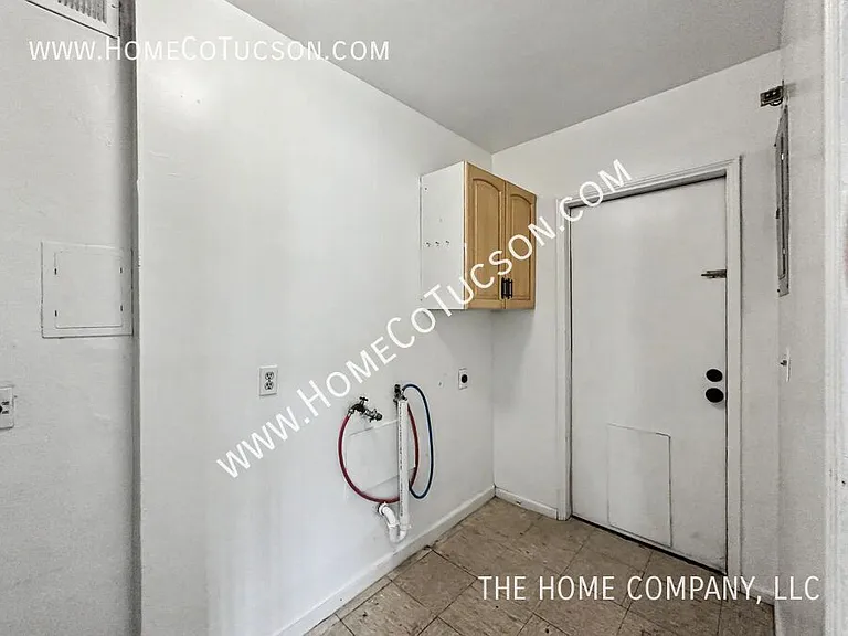 4531 E 8th St — Photo 21
