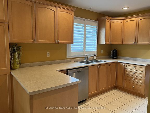 4th image of 83 Boulding Ave