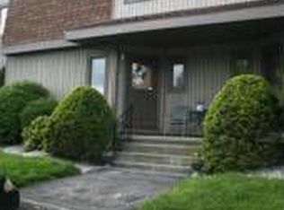 4 Oakside Ln, Peekskill, NY 10566