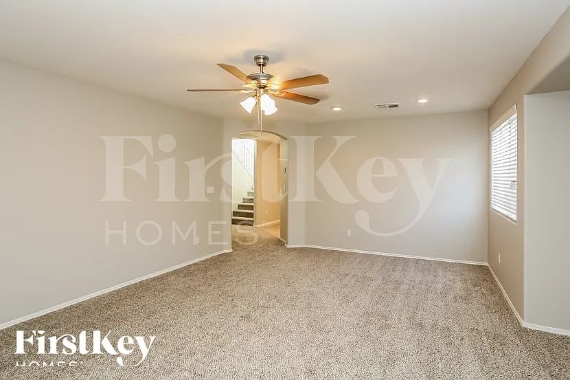 3 bed, 2.5 bath, 1497 sqft, $1,800 — Photo 3
