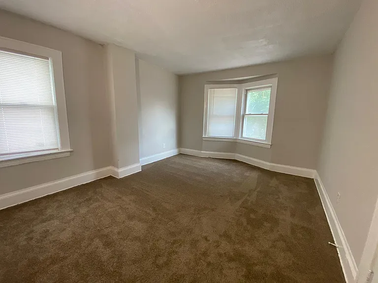 10721 Columbia Ave — Photo 12