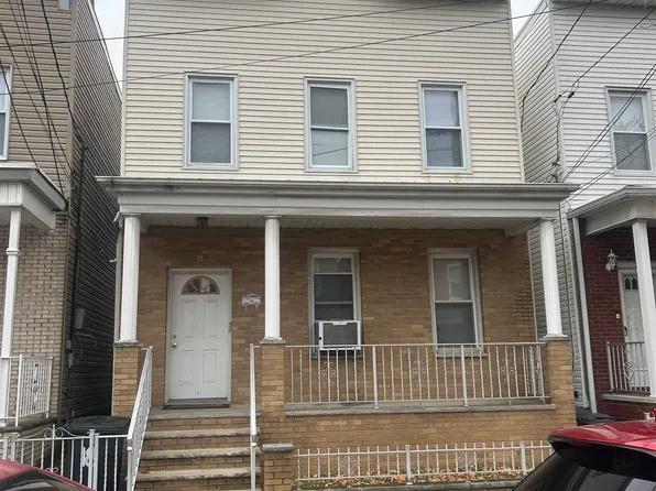 18 West 16th Street image 1 of 10