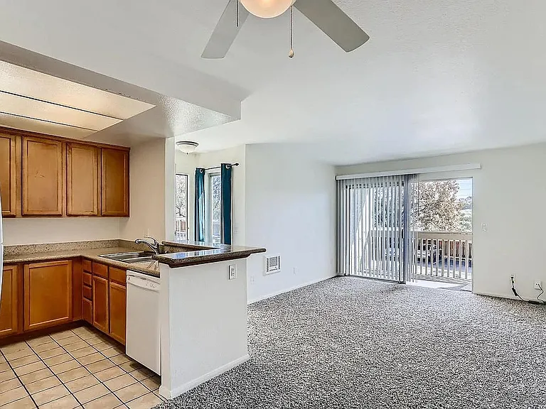 432 Edgehill Ln #154 — Photo 3