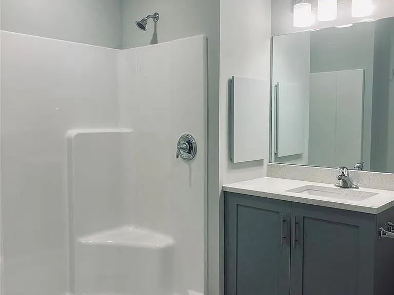 221 Eastview Dr #17 — Photo 9