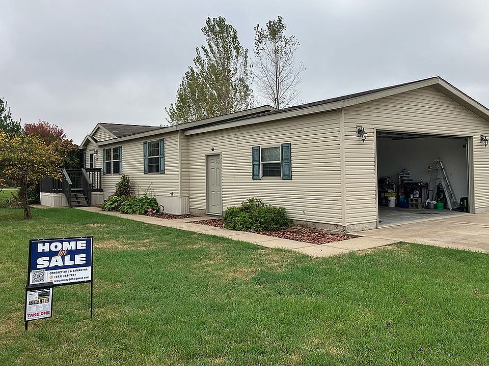 Front View w/ Garage