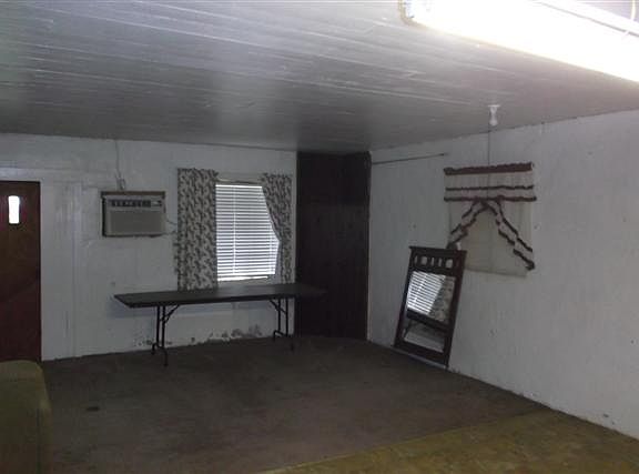 4th image of 1050 Highway 249 N