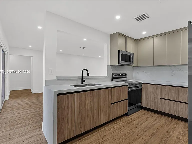8201 SW 42nd St — Photo 12