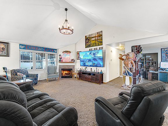 4th image of 897 Meadowbrook Rd